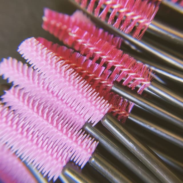 Eyebrow Shaping Maintenance Package at Santoro Beauty in Glendale, CA